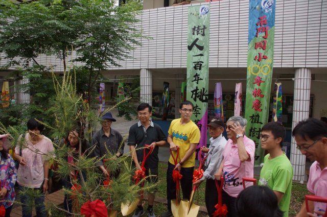 100-tree-planting-25