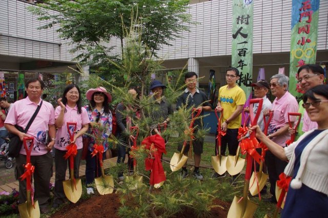 100-tree-planting-29