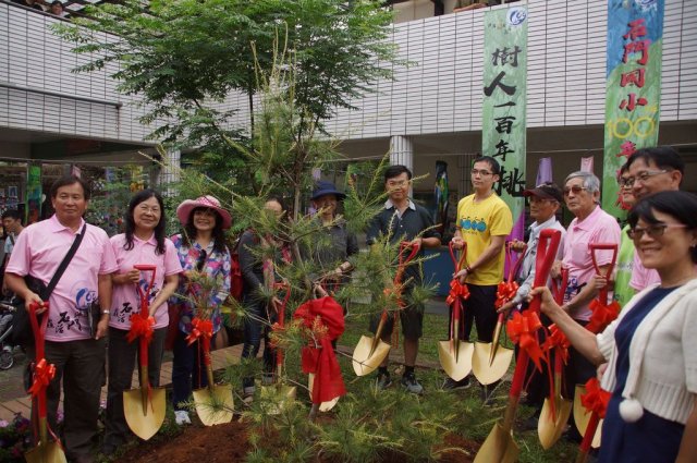 100-tree-planting-30