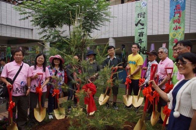 100-tree-planting-31