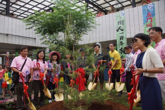 100-tree-planting-34