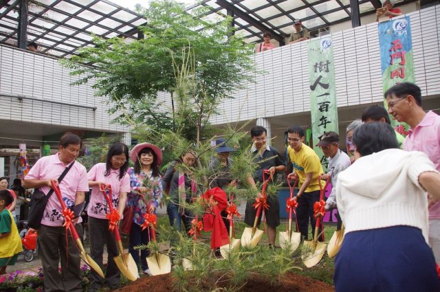 100-tree-planting-36