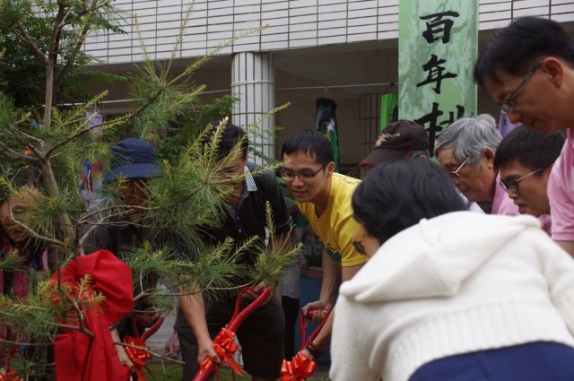 100-tree-planting-41