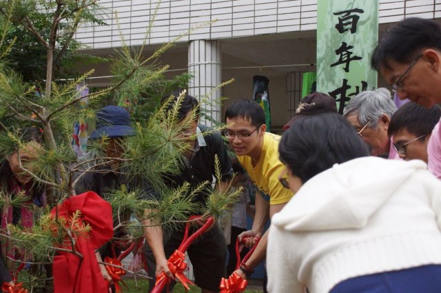 100-tree-planting-42