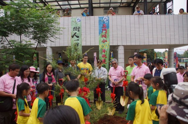 100-tree-planting-57