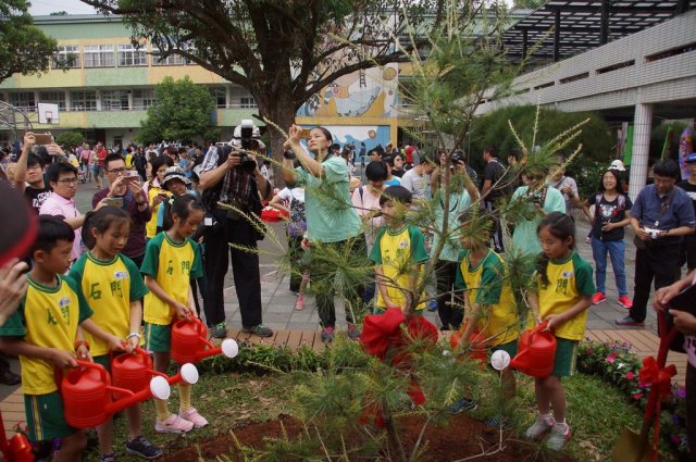 100-tree-planting-58