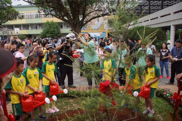 100-tree-planting-60