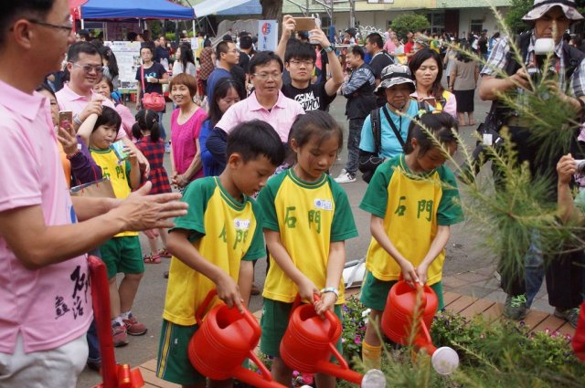 100-tree-planting-67