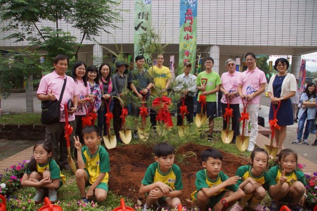 100-tree-planting-69