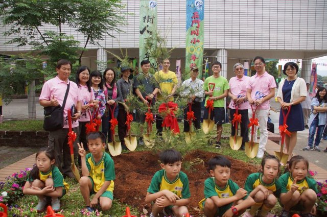 100-tree-planting-70