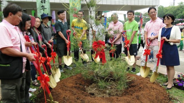 100-tree-planting-76