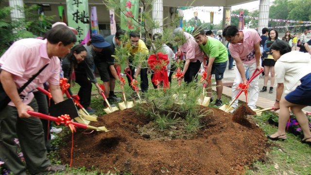 100-tree-planting-77