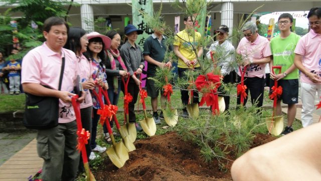 100-tree-planting-79